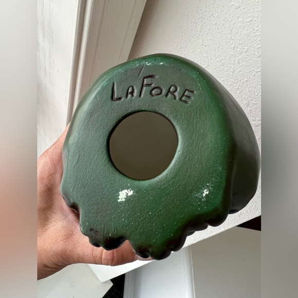 Frog Toad Figurine Smiling Hand Painted Ceramic | Signed | Bowtie Flowers - Picture 6 of 9